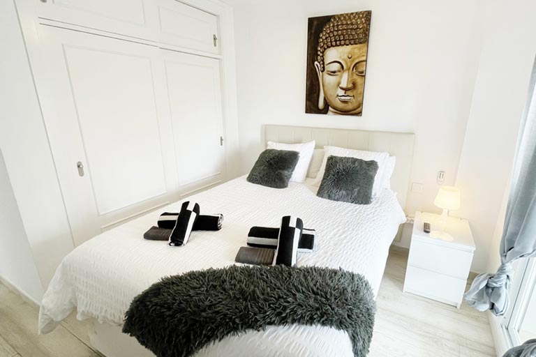 Ferienwohnung Marbella Schlafzimmer mit Doppelbett