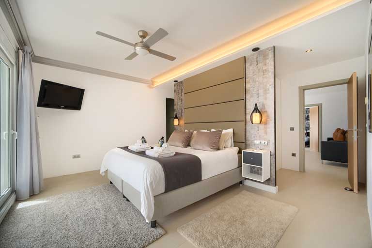 The first bedroom in Villa Uno